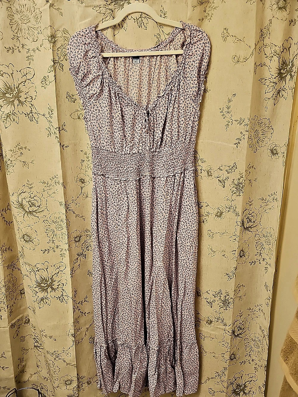 Old Navy Floral Maxi Dress in Shades Of Purple Size Medium Tall Like New